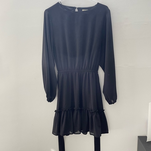 DRESSES - Picture 6 of 8